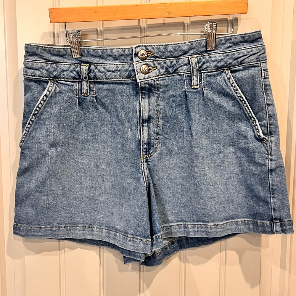Lee Women's Blue Denim Shorts double button - size 14